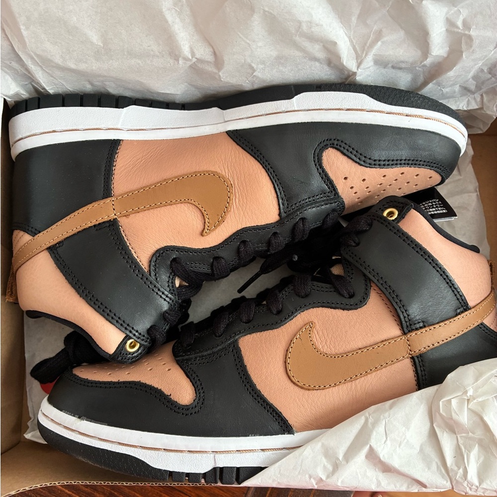 NWT Women’s Nike Dunks High LXX. Size 6.5W.